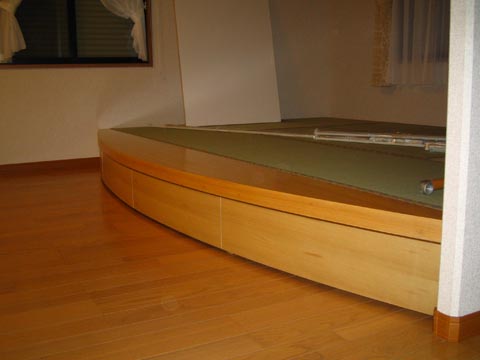 高床の和室コーナー