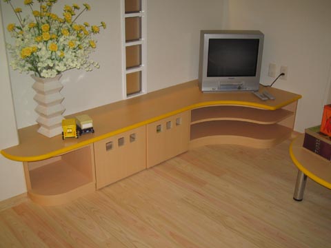 収納付　テレビ台（キッズルーム）